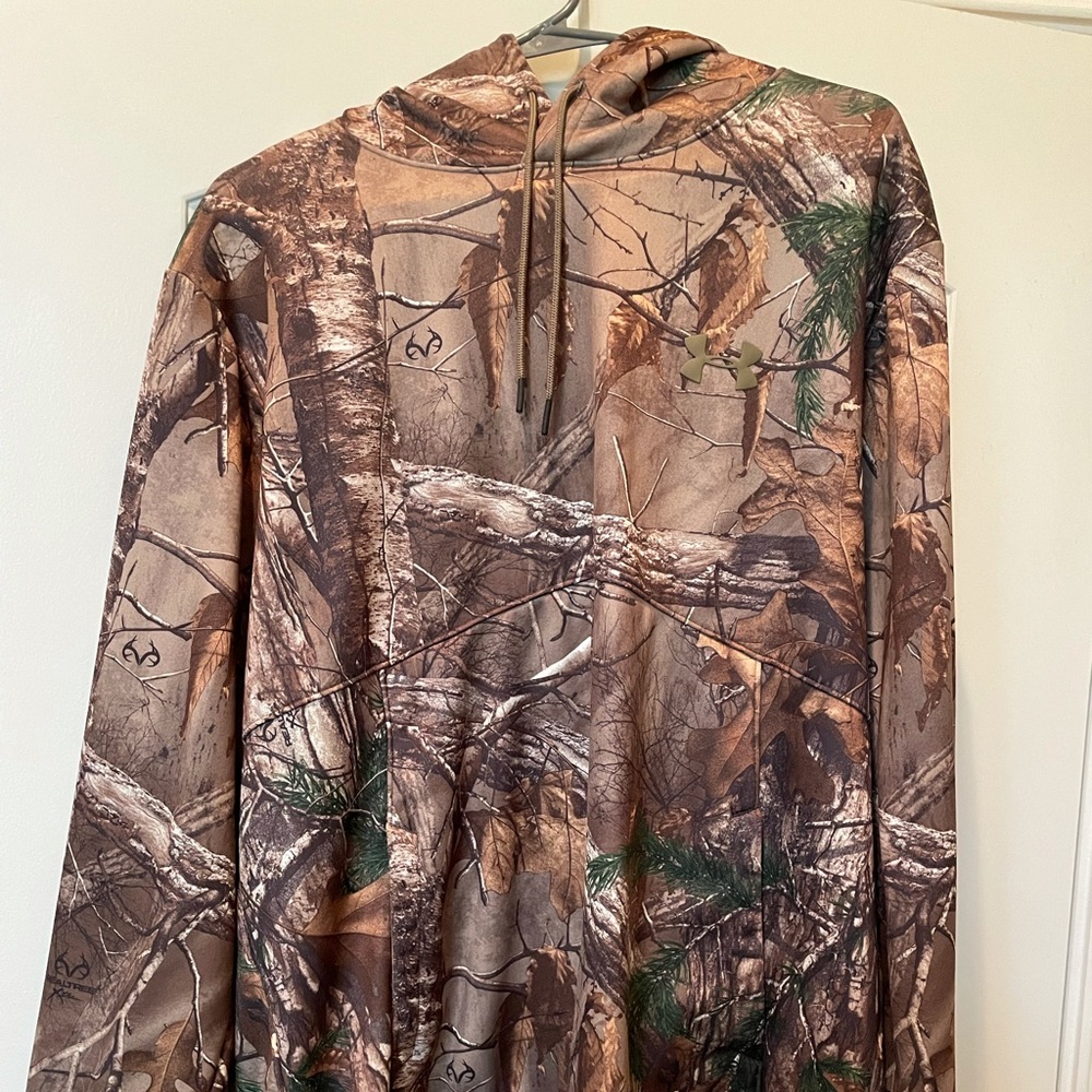 Men’s UA hoodie